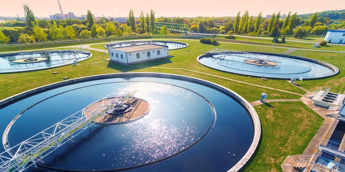 #htmlcaption-imagecycle-nivo_c18608-1 Israel - April 2020: Ein Angriff auf einen Wasserversorger konnte entdeckt und verhindert werden. Ziel der Cyber-Attacke war es, das Chlor-Waser-Verhältnis zu manipulieren oder gar andere Chemikalien dem Trinkwasser beizumischen.